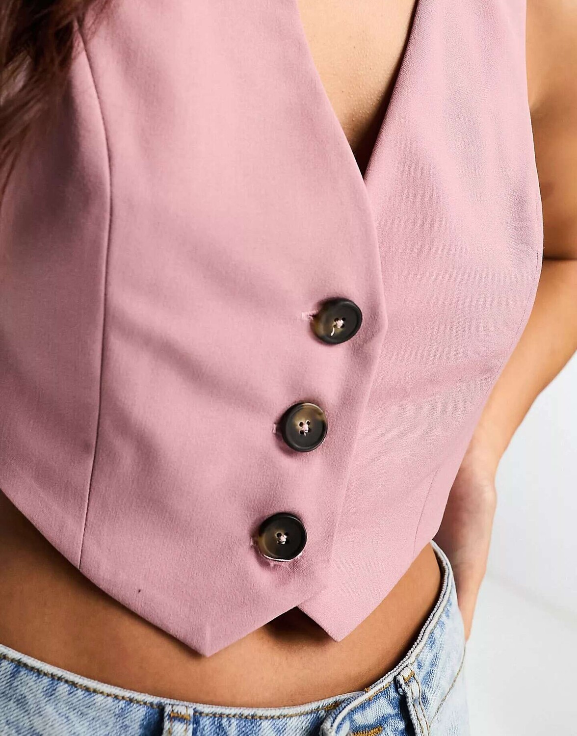 Светло-розовый укороченный жилет ASOS